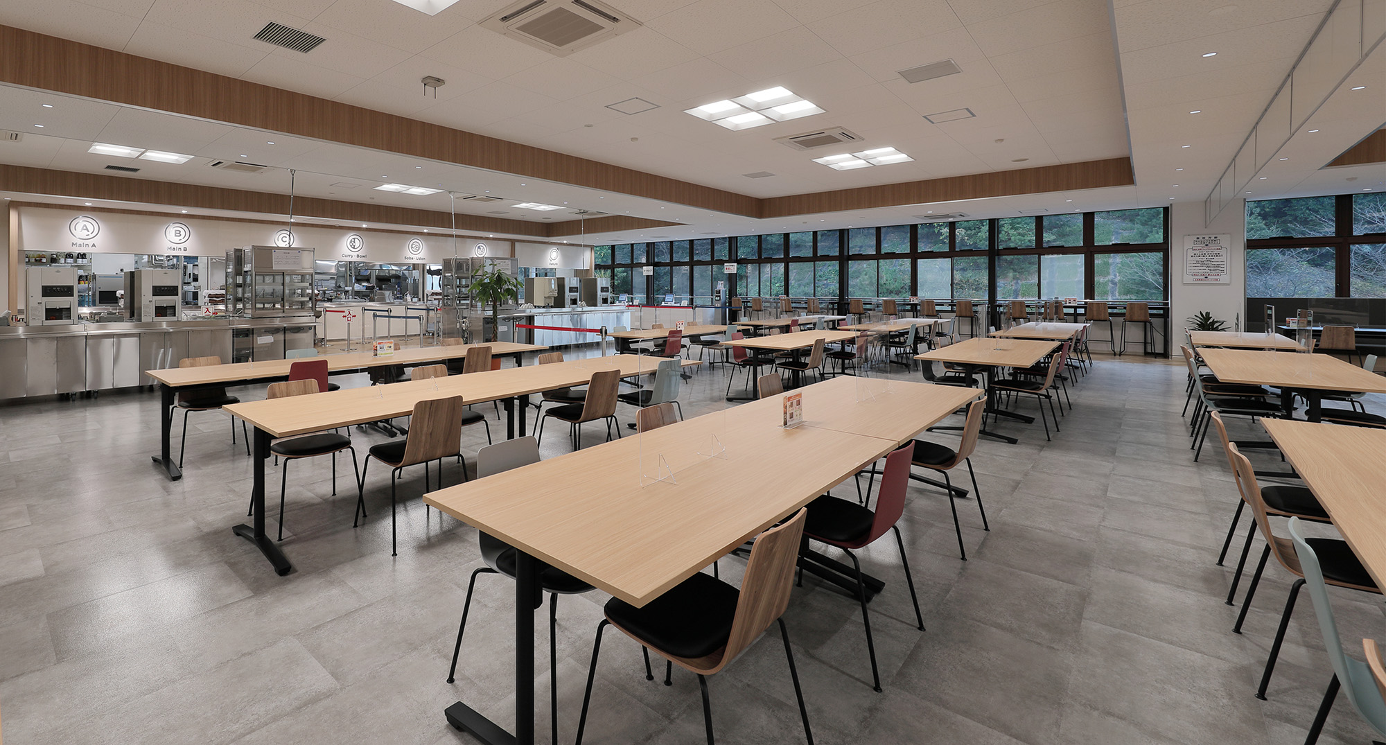 【フリーアドレスを導入した理由を教えてください。】<br> → 大規模な事務所リニューアルと並行した働き方改革