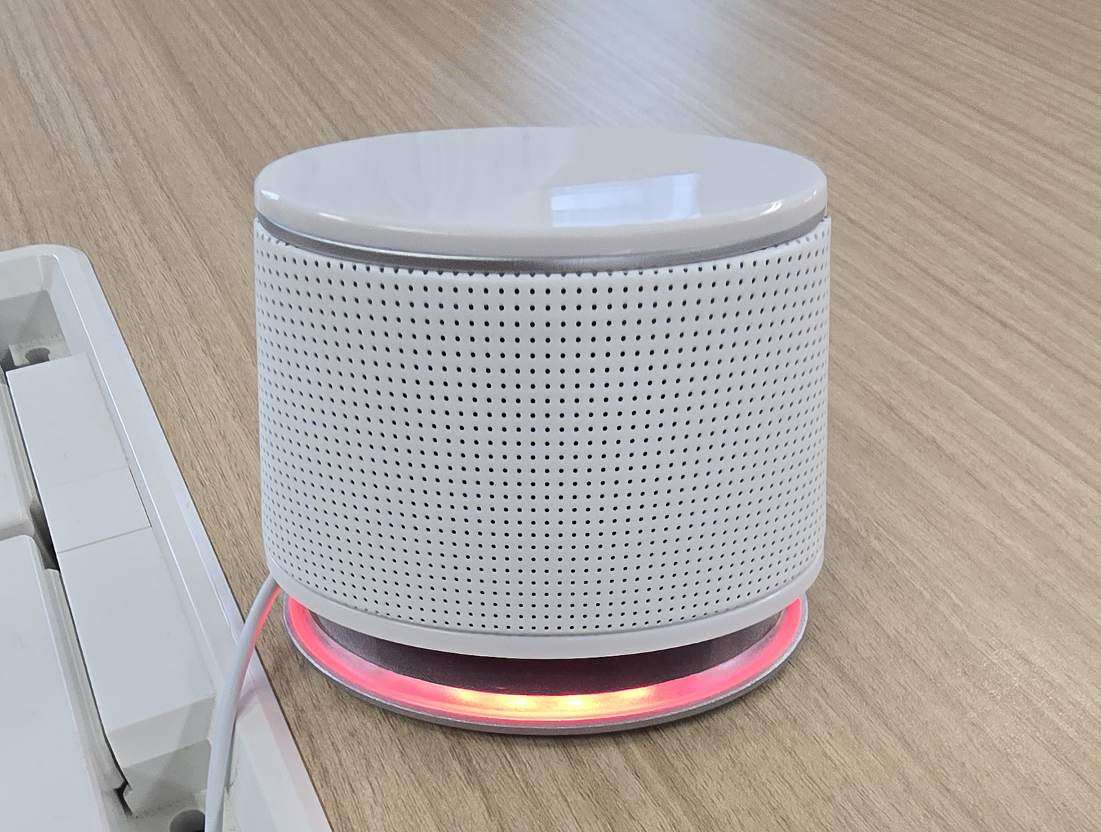 【他にも新サービスのイルミネーションチャイムを導入いただきましたが、どのような目的で導入されたのですか？】<br>→ 会議の“終わり”を可視化して、切り替えをスムーズに